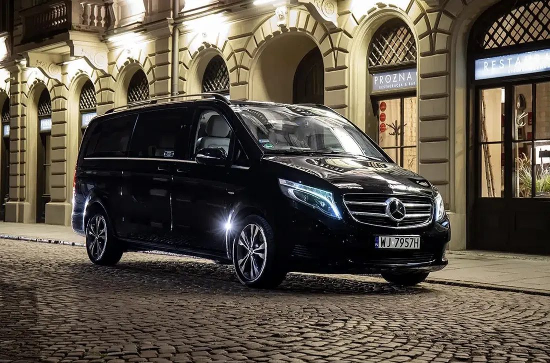 Minivan Mercedes-Benz per transfer e navetta a Belvedere Marittimo